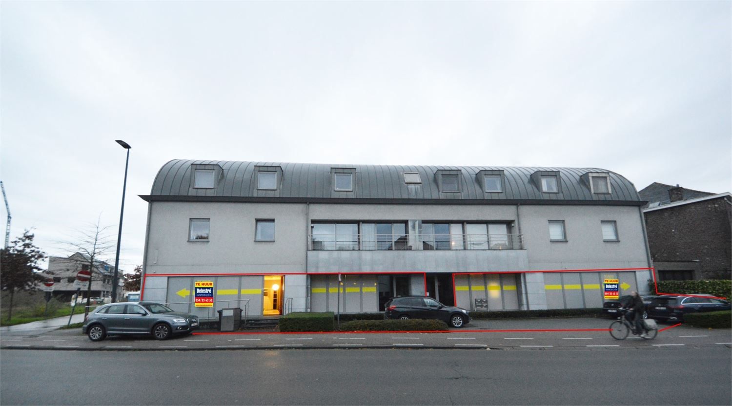 MODERN COMMERCIEEL PAND INCL. 6 PARKINGS foto {{pictureIndex}}