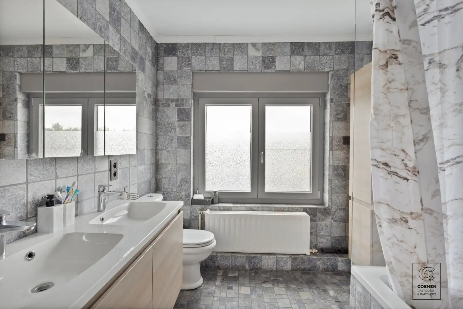 Zeer ruime en instapklare woning van 181 m², 4 slpk's en zeer leuke, zonnige tuin met prachtig uitzicht! foto 18