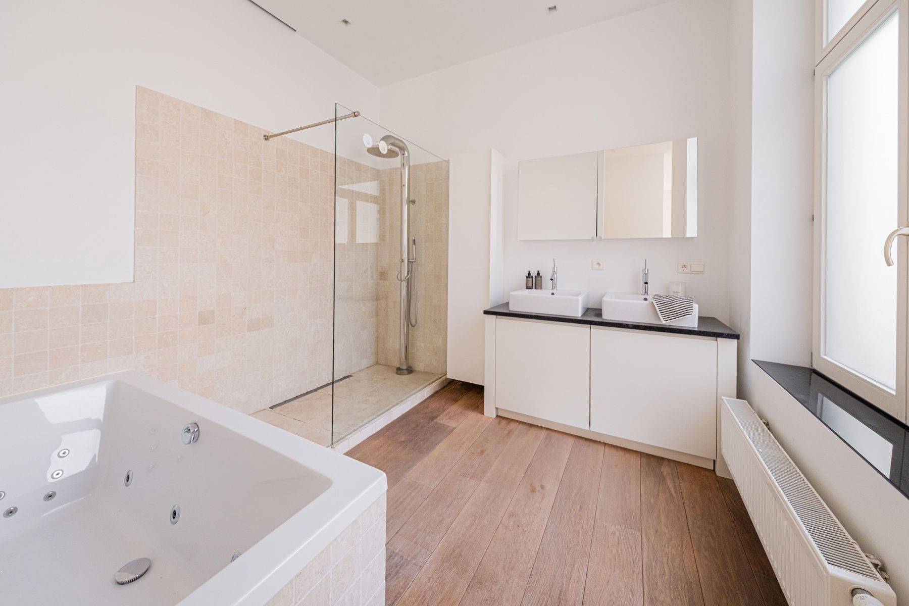 Prachtig historisch 3slpk/2bk appartement op de Meir foto 10