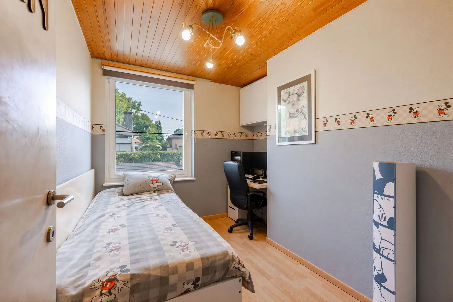 Exclusieve woning met 5 slaapkamers, tennisplein, poolhouse en ruime tuin foto 27