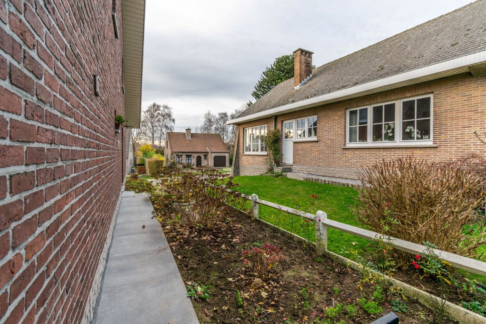 Een degelijke, vrijstaande woning te Lembeek! foto 7