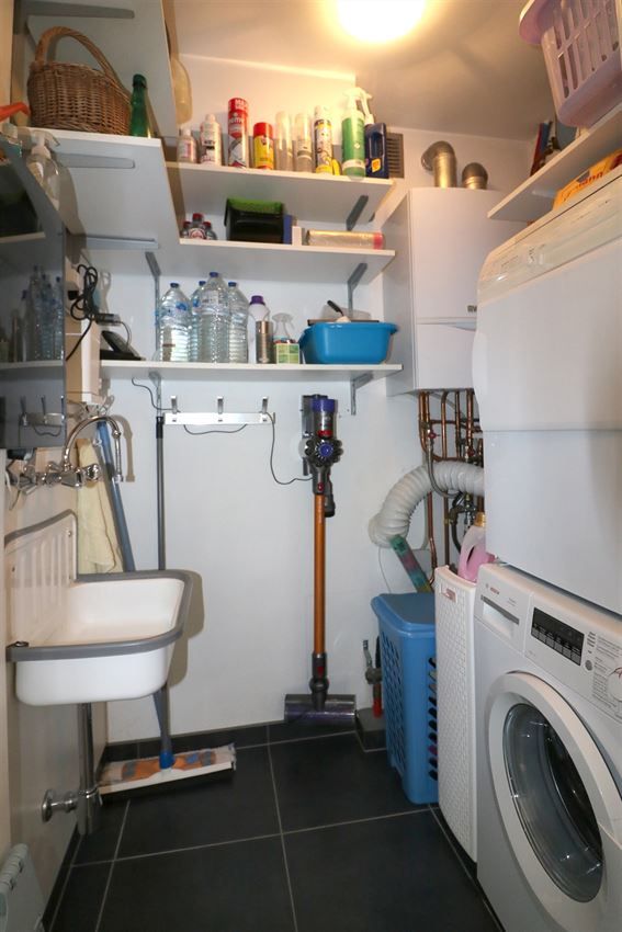 Centraal, doch rustig gelegen duplex met 2 slpk. en afgesloten garage foto 32