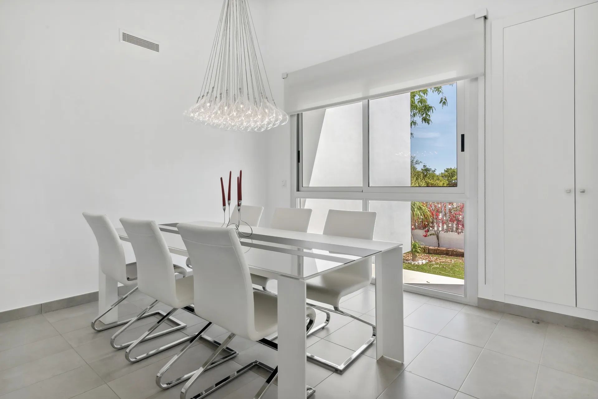 Luxe moderne villa - volledig gemeubileerd, met kelder. Mis deze kans niet! foto 6