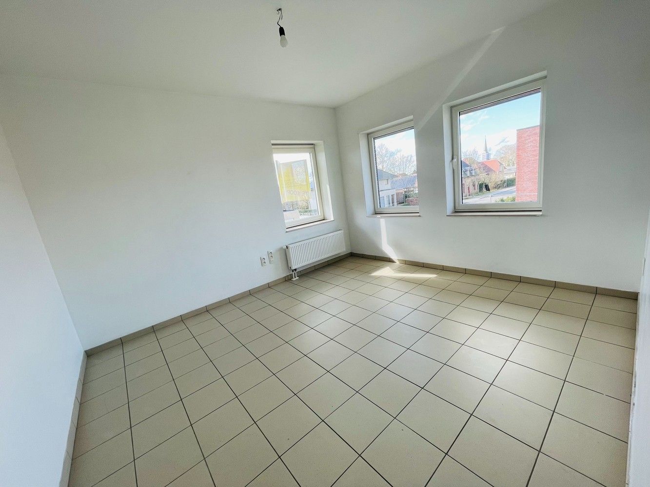 Waardamme , rustige residentiële ligging , RECENT  gebouwde LICHTRIJKE ENERGIEZUINIGE woning met 3 slaapkamers, oprit, tuin en garage. foto 11