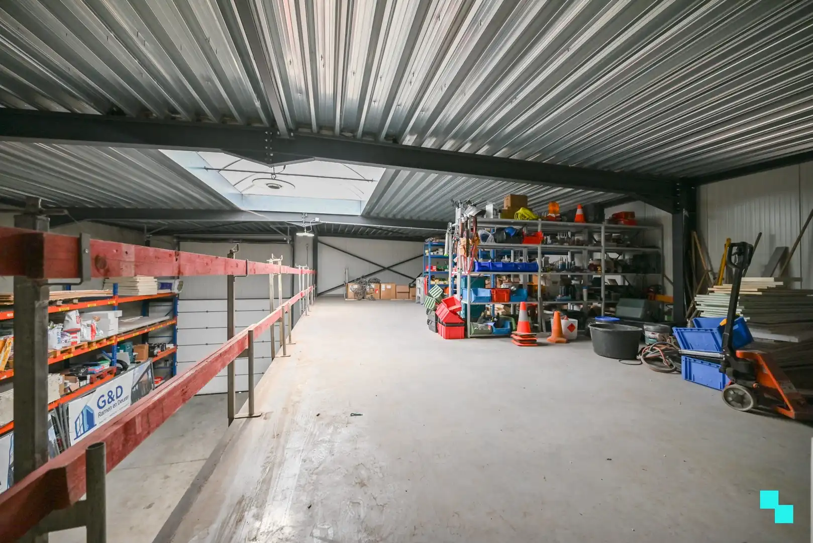 KMO-entiteit met 2 loodsen en 2 overdekte buitenopslagruimtes te Izegem foto 10