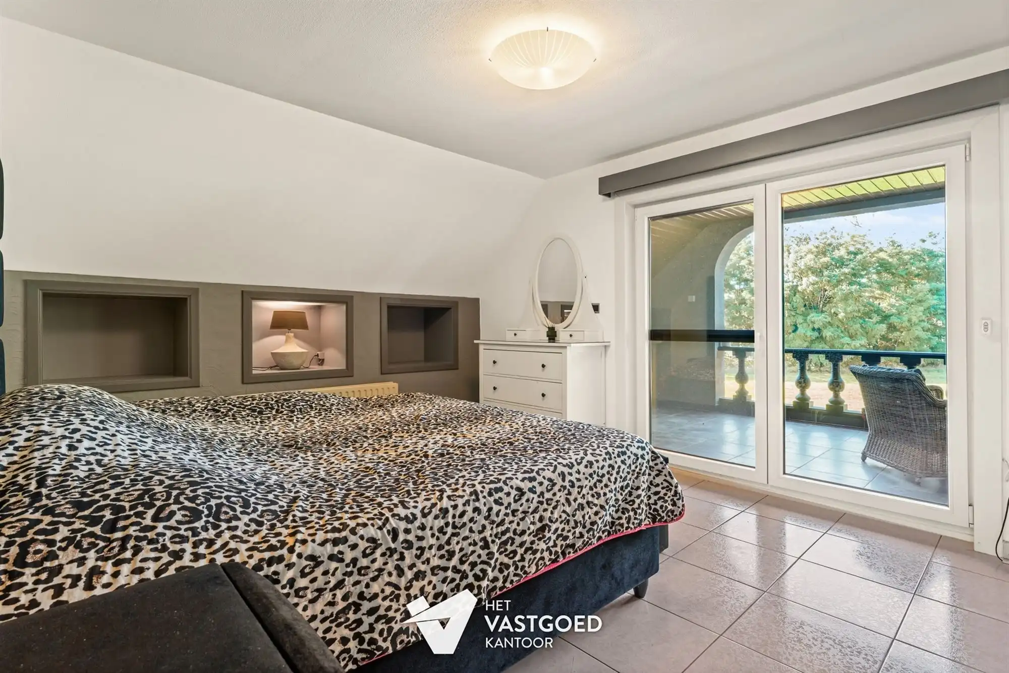 ZEER RUIME, GERENOVEERDE WONING OP TOP-LIGGING! foto 17