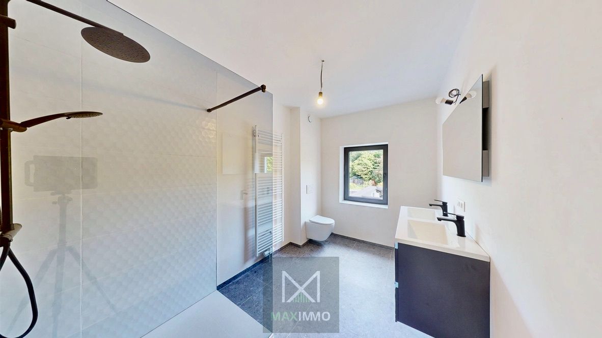 🏡 Volledig gerenoveerde gezinswoning met 4 slaapkamers & zonnige tuin foto 9
