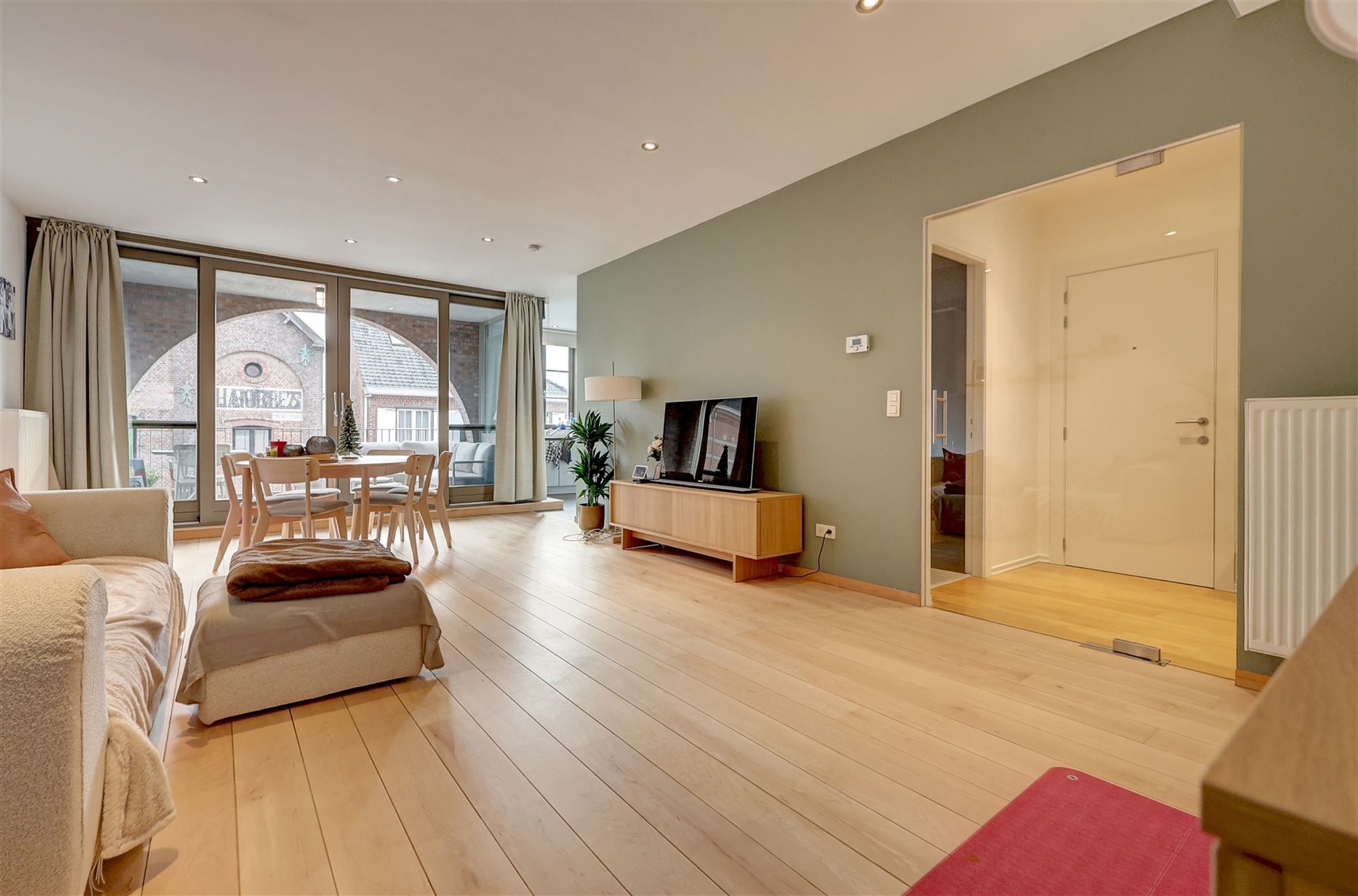 Appartement met twee slaapkamers en terras foto 2