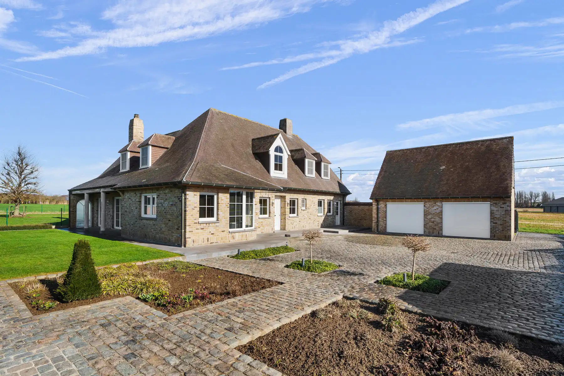 Landelijke villa in Sint-Denijs  foto {{pictureIndex}}