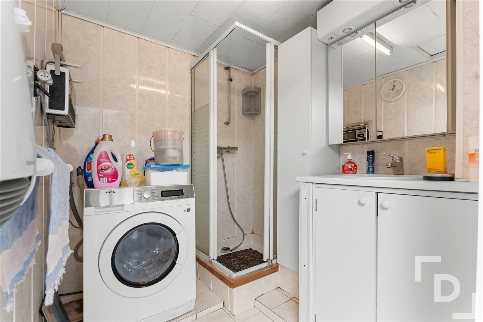 Te renoveren woning met uitweg op centrale locatie in Ieper. foto 19