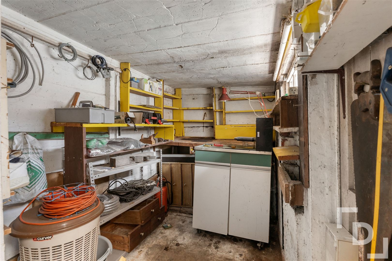 Te renoveren woning met uitweg te koop op centrale locatie in Ieper. foto 19