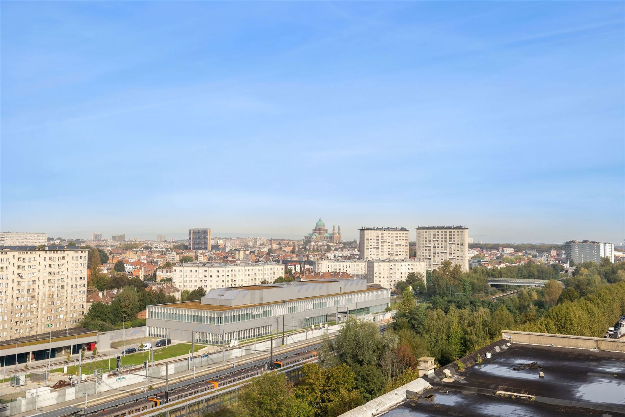 Aantrekkelijk bijna nieuw appartement met 1 slpk en terras foto 3