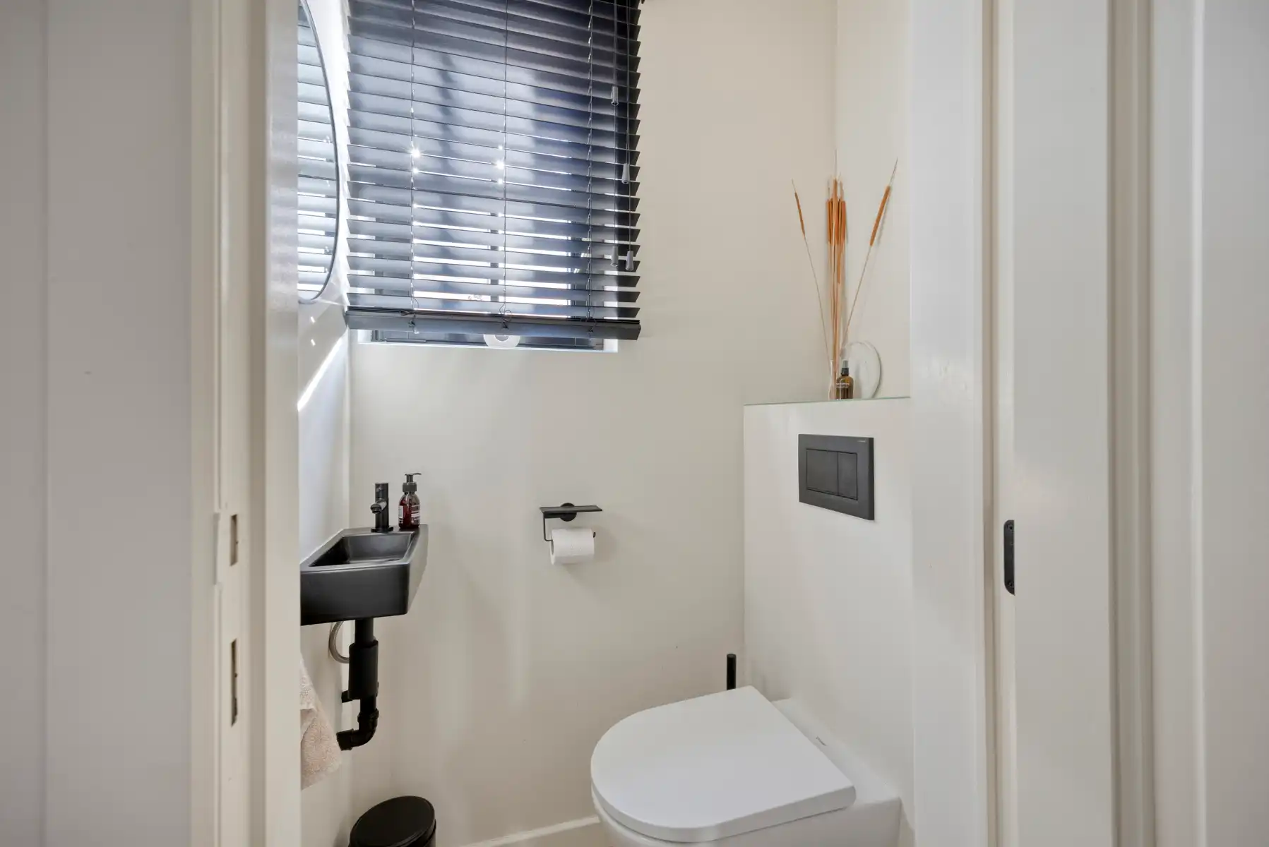 Ruime instapklare woning met prachtige tuin in Oetingen foto 13