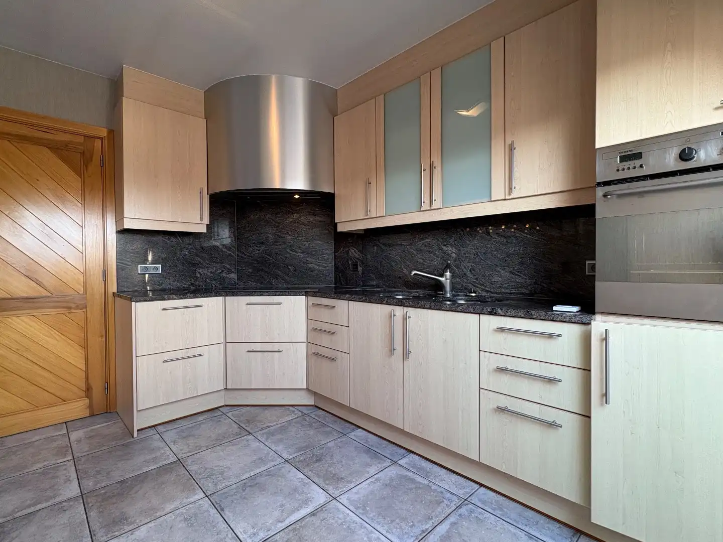 Appartement te koop op de 3de verdieping in Harelbeke. foto 7