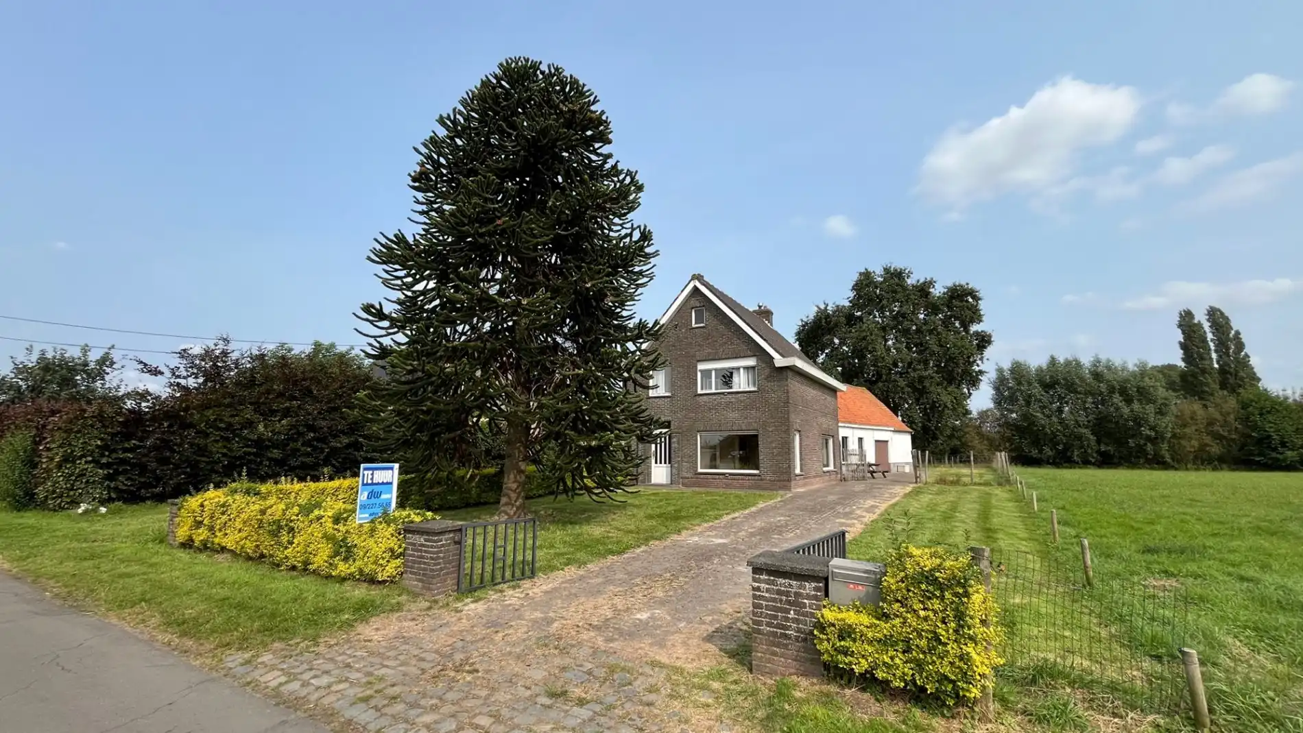 Ruime woning met een grote tuin foto 2