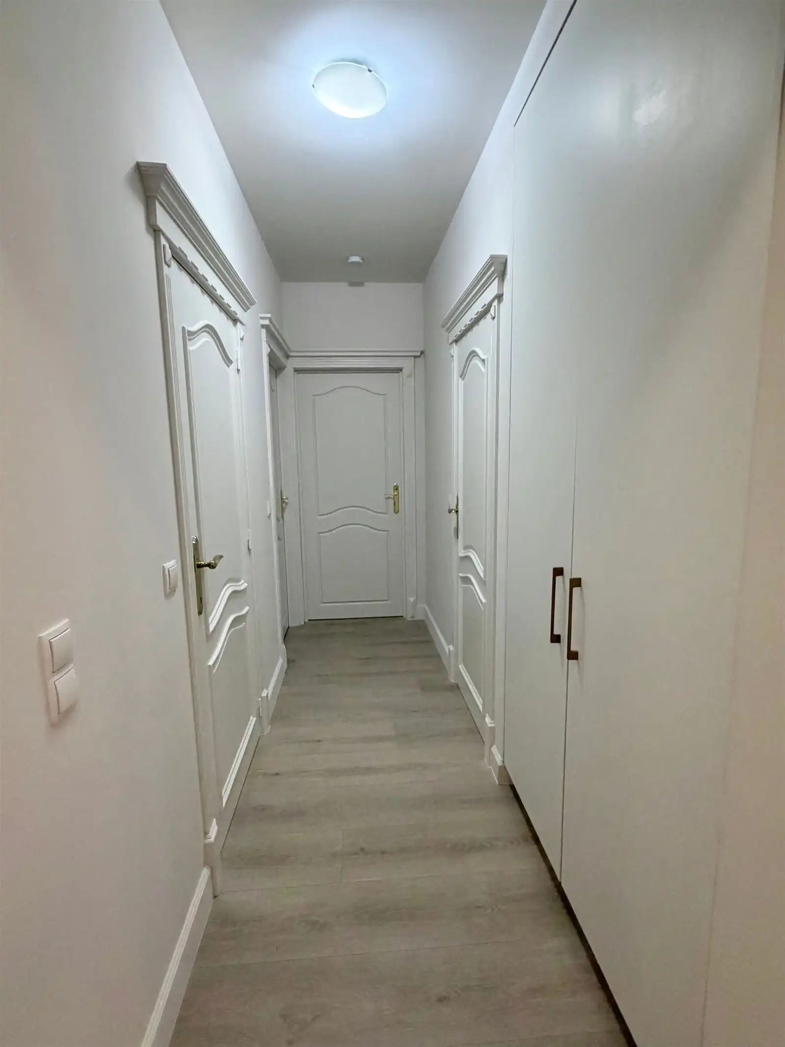 Gemeubeld 2 slaapkamer appartement van 130m² op topligging hartje stadscentum. foto 7