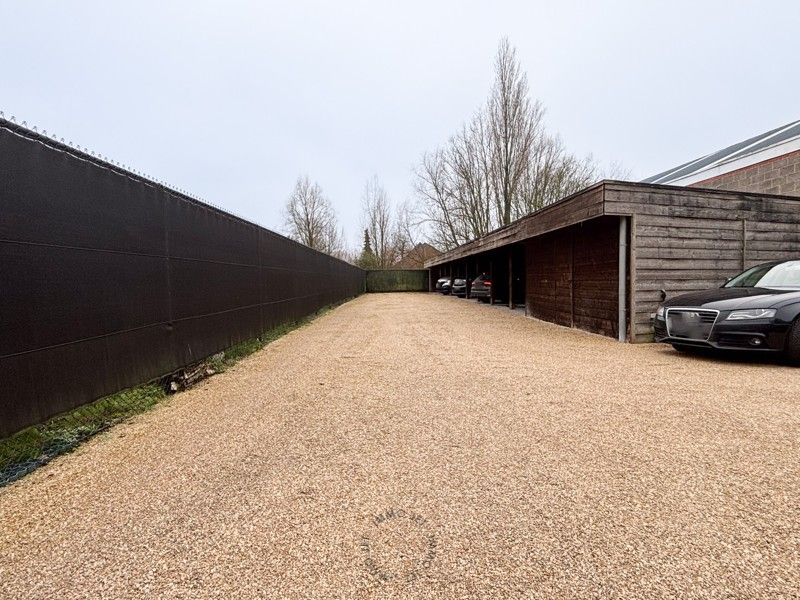 Recent duplex-appartement met carport en fietsenberging foto 11