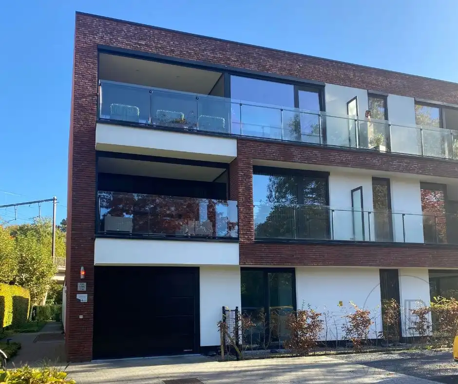 ONDERGRONDSE AUTOSTAANPLAATS STADSRAND HASSELT foto {{pictureIndex}}