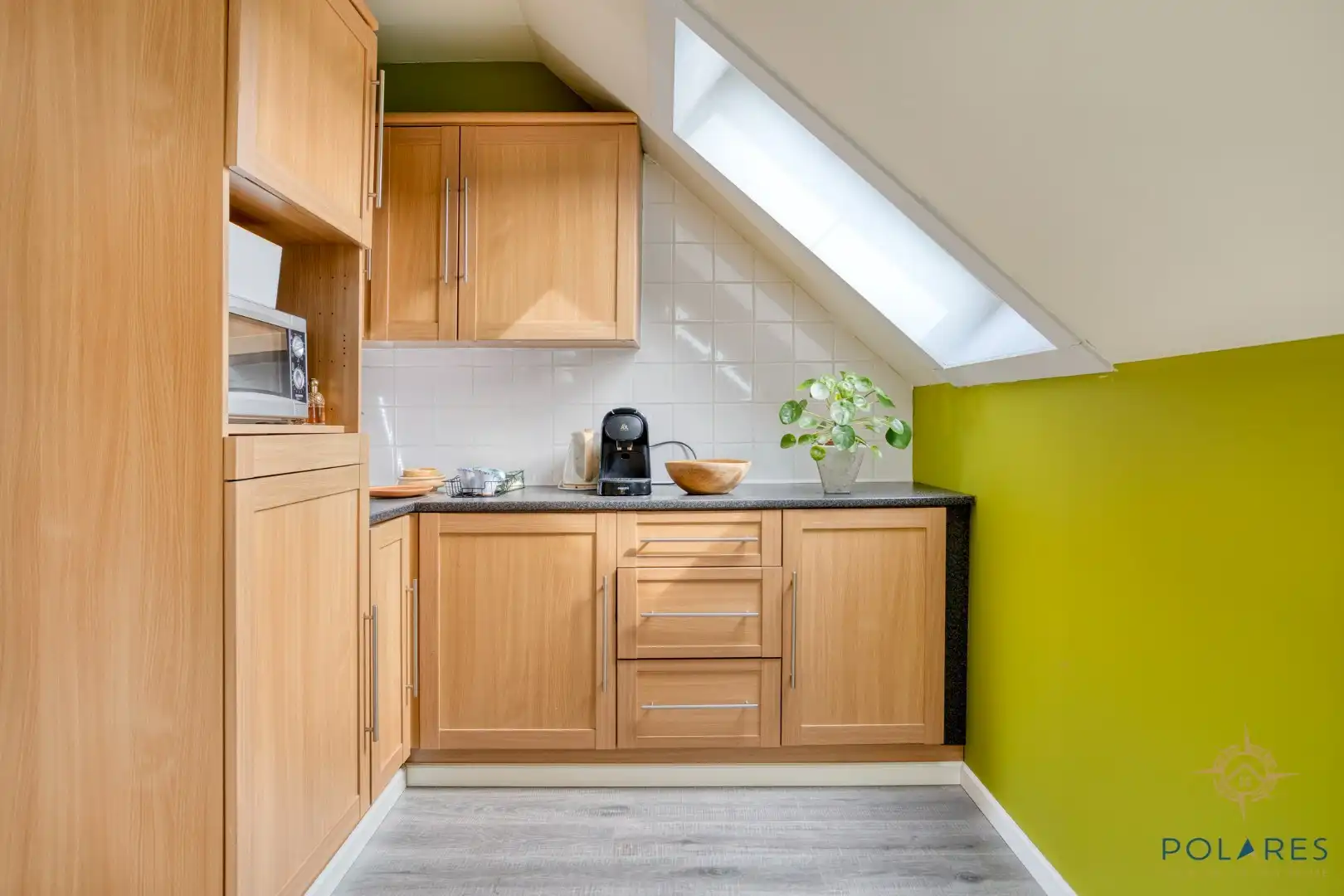 Goed gelegen taverne met woonst en grote parking foto 23