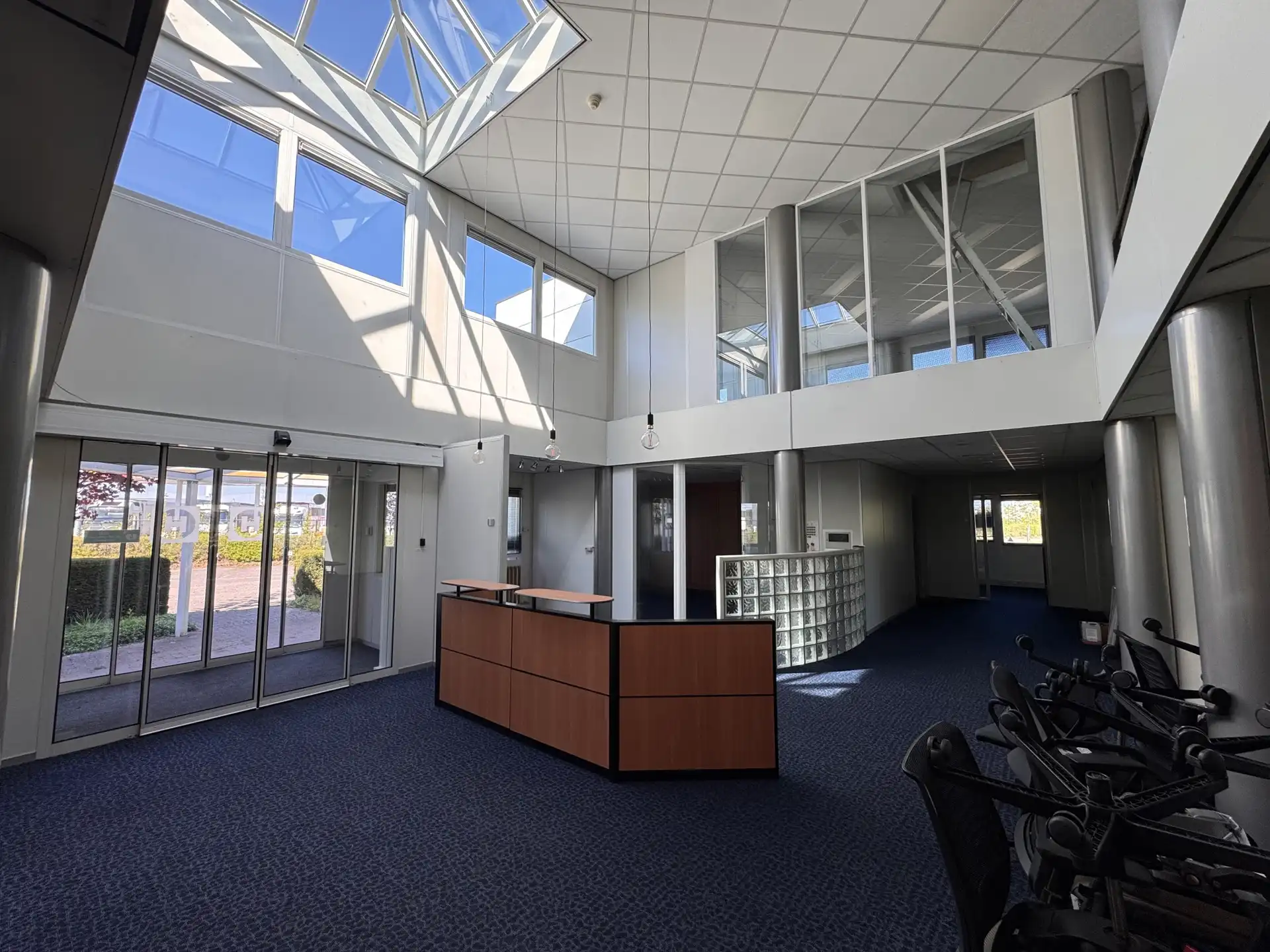 Kantoorgebouw met potentieel op de transportzone te Meer foto 2