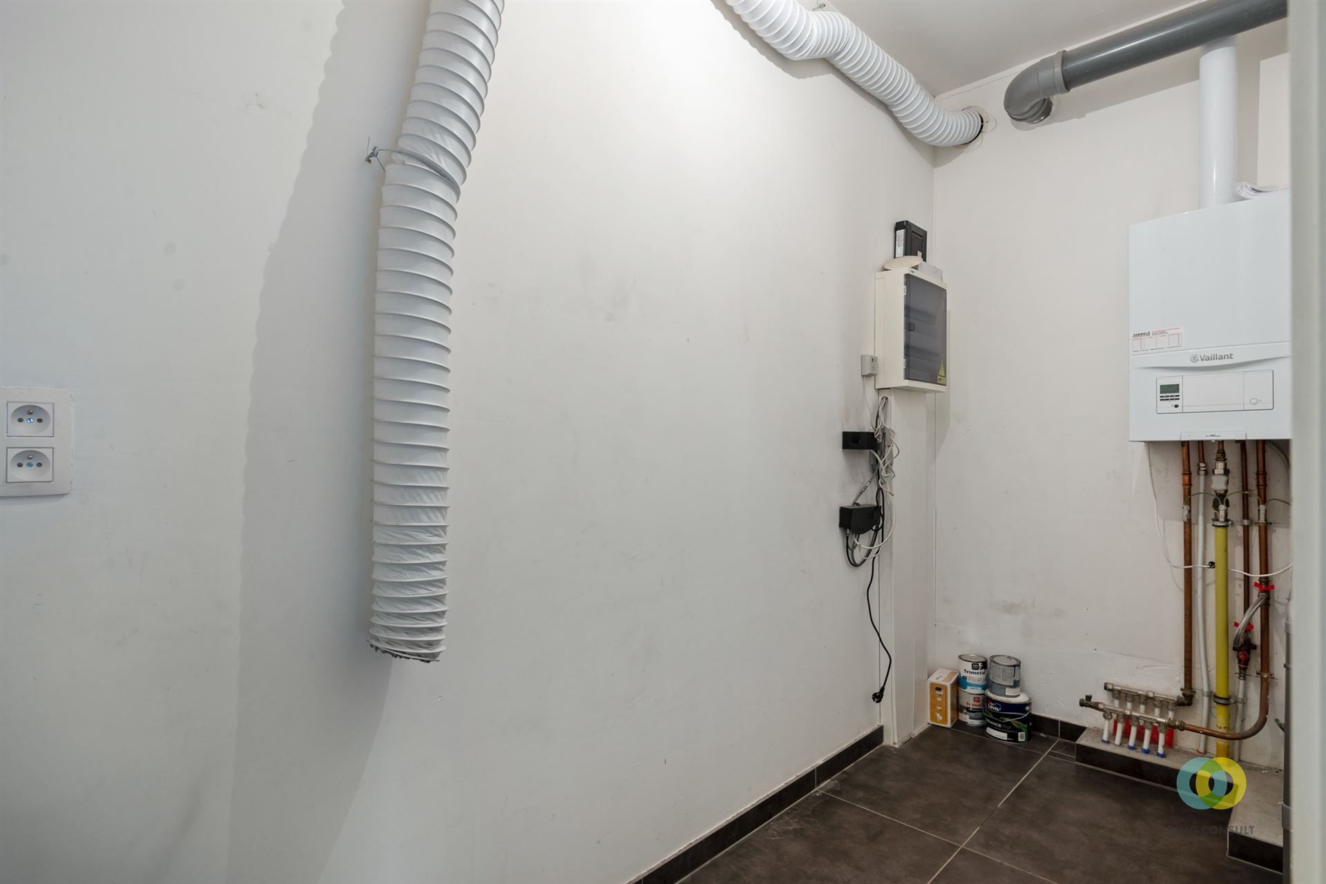 appartement met twee slaapkamers en een terras foto 12