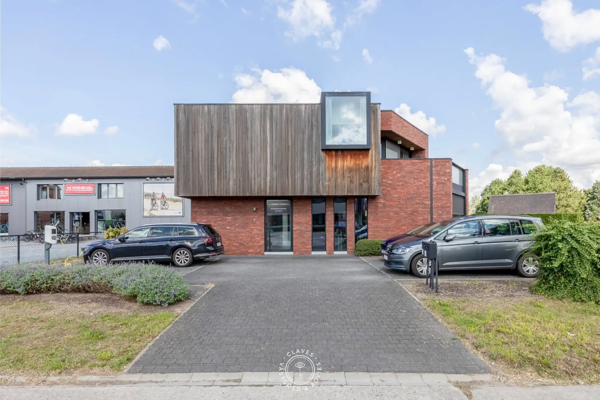 Modern kantoorgebouw met verhuurd appartement op uitstekende zichtlocatie in Belsele foto 31