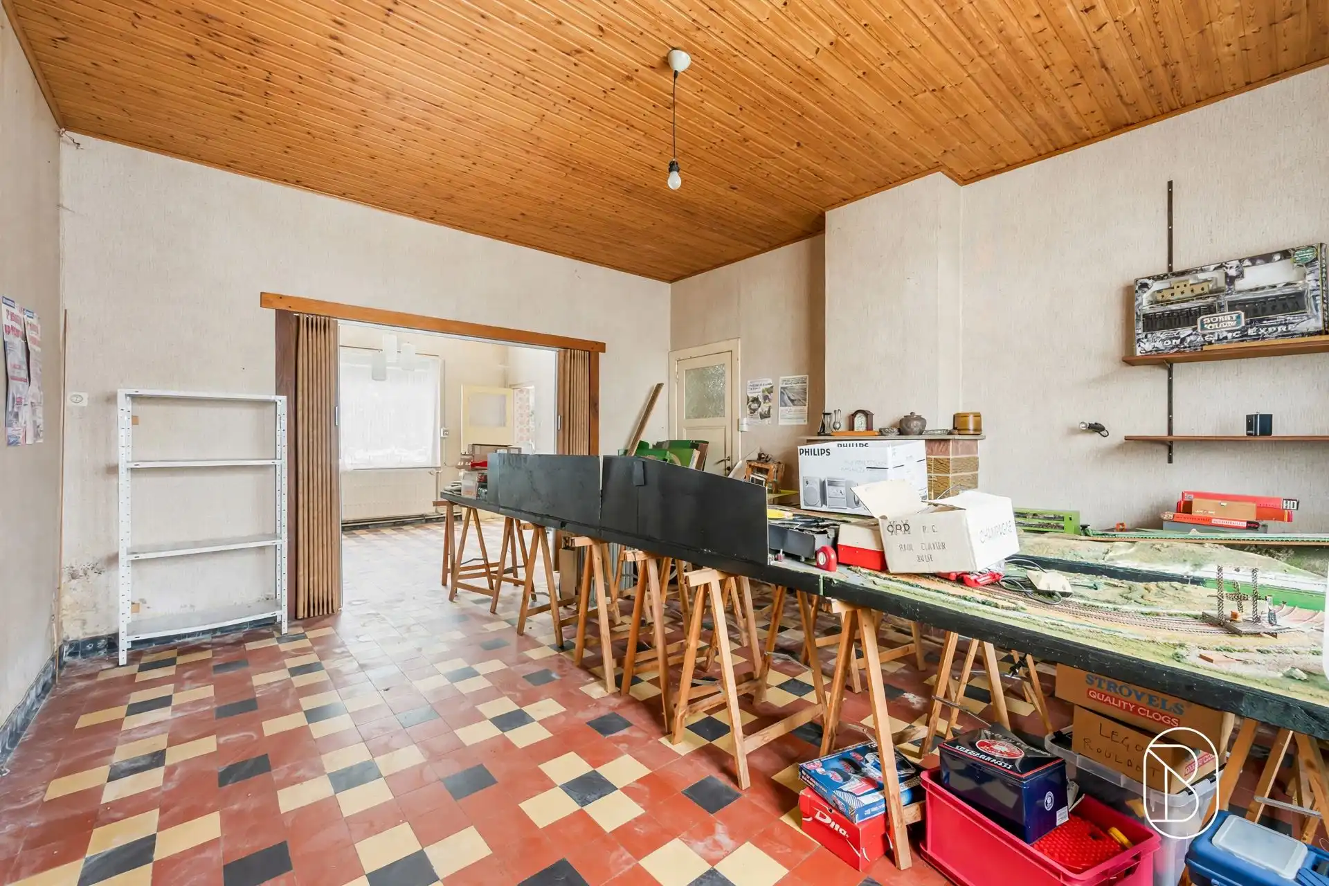 Charmante te renoveren woning, met mooie tuin. foto 6
