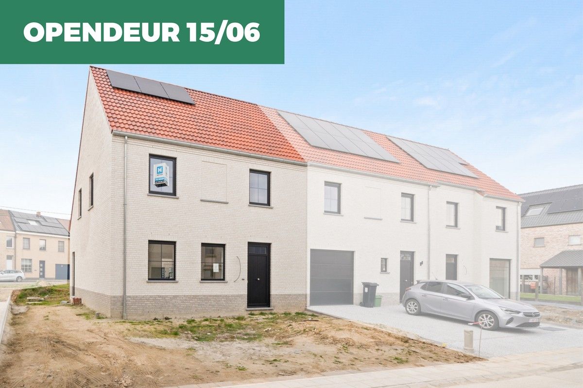 Laatste halfopen nieuwbouwwoning in Sint-Lievens-Houtem foto {{pictureIndex}}