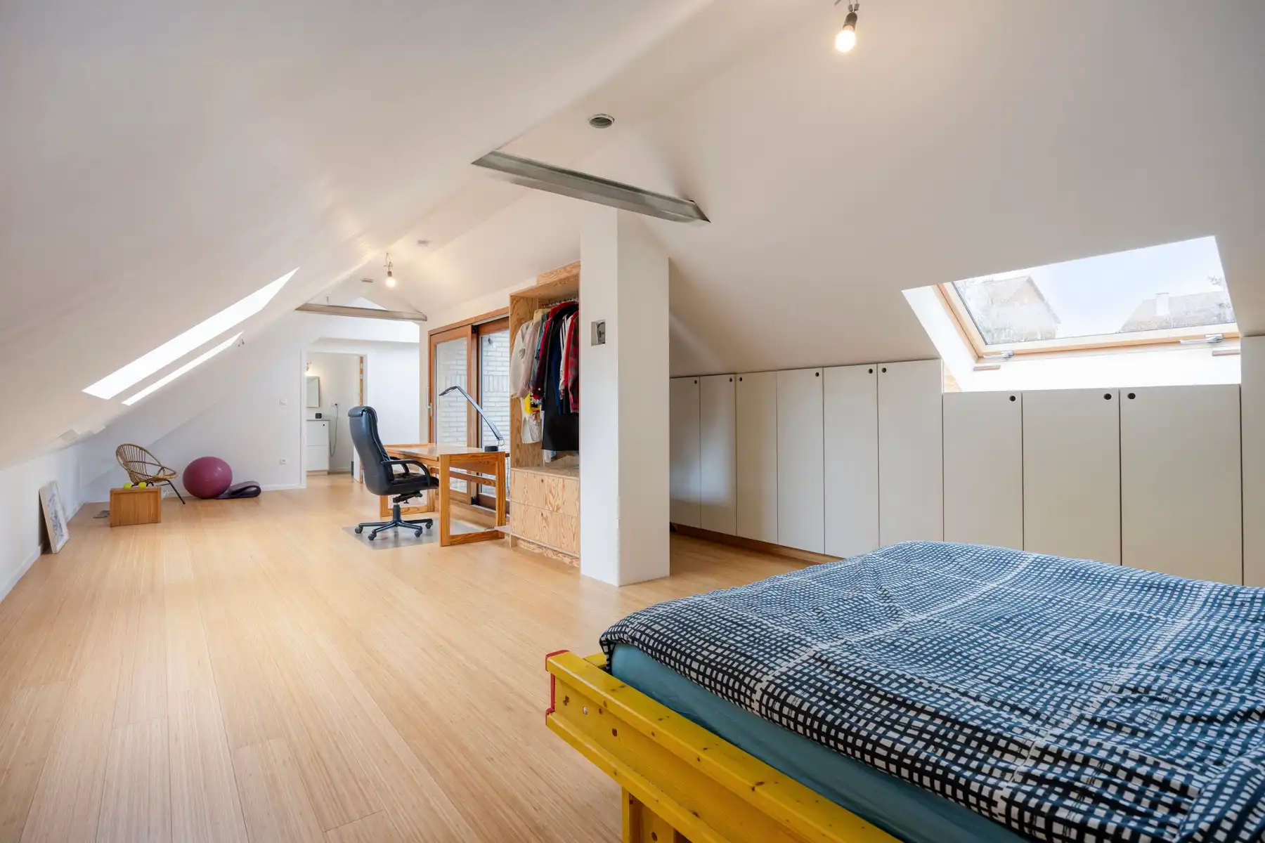 Ruime villa in een groene omgeving foto 15