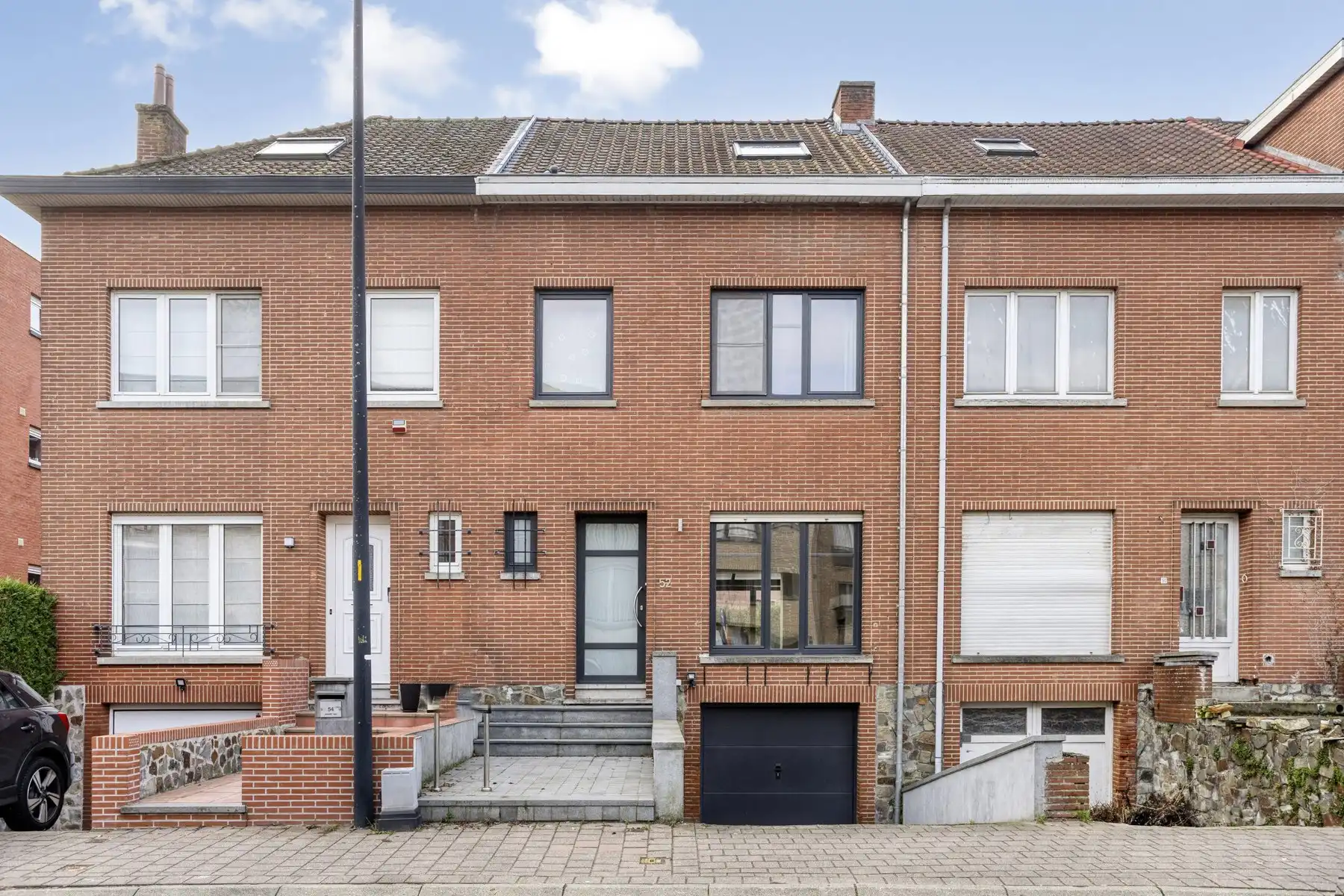 Goed gelegen woning met 4 slaapkamers, tuin en garage foto 2