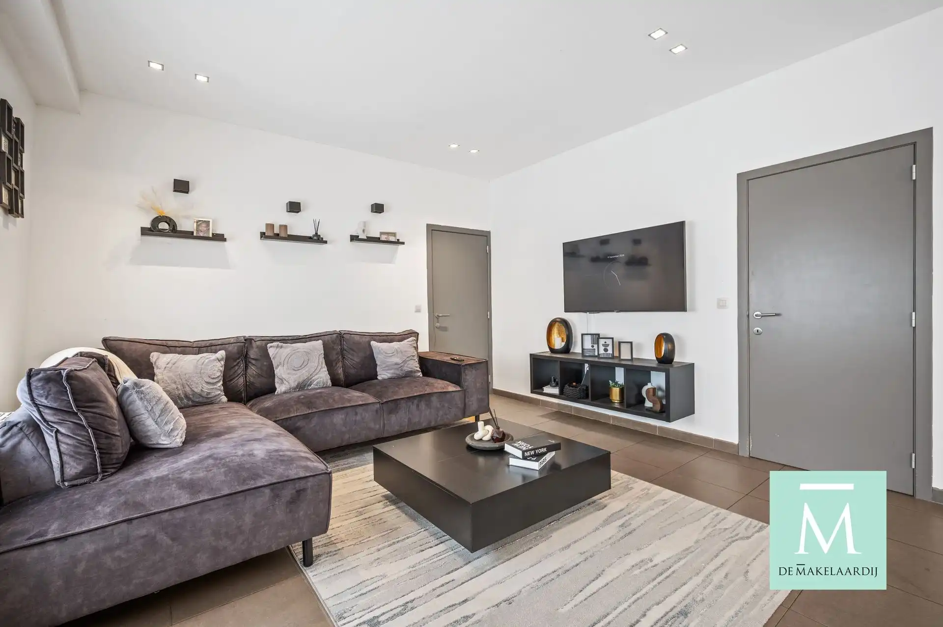 Ruim (110m²) en lichtrijk 2-slaapkamerappartement op strategische ligging! foto 5