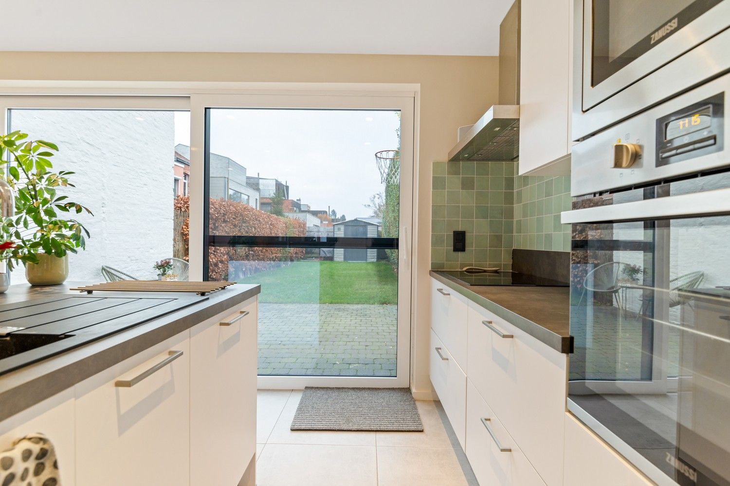 Instapklare, volledig gerenoveerde woning met uitstekende ligging in Schoten foto 5