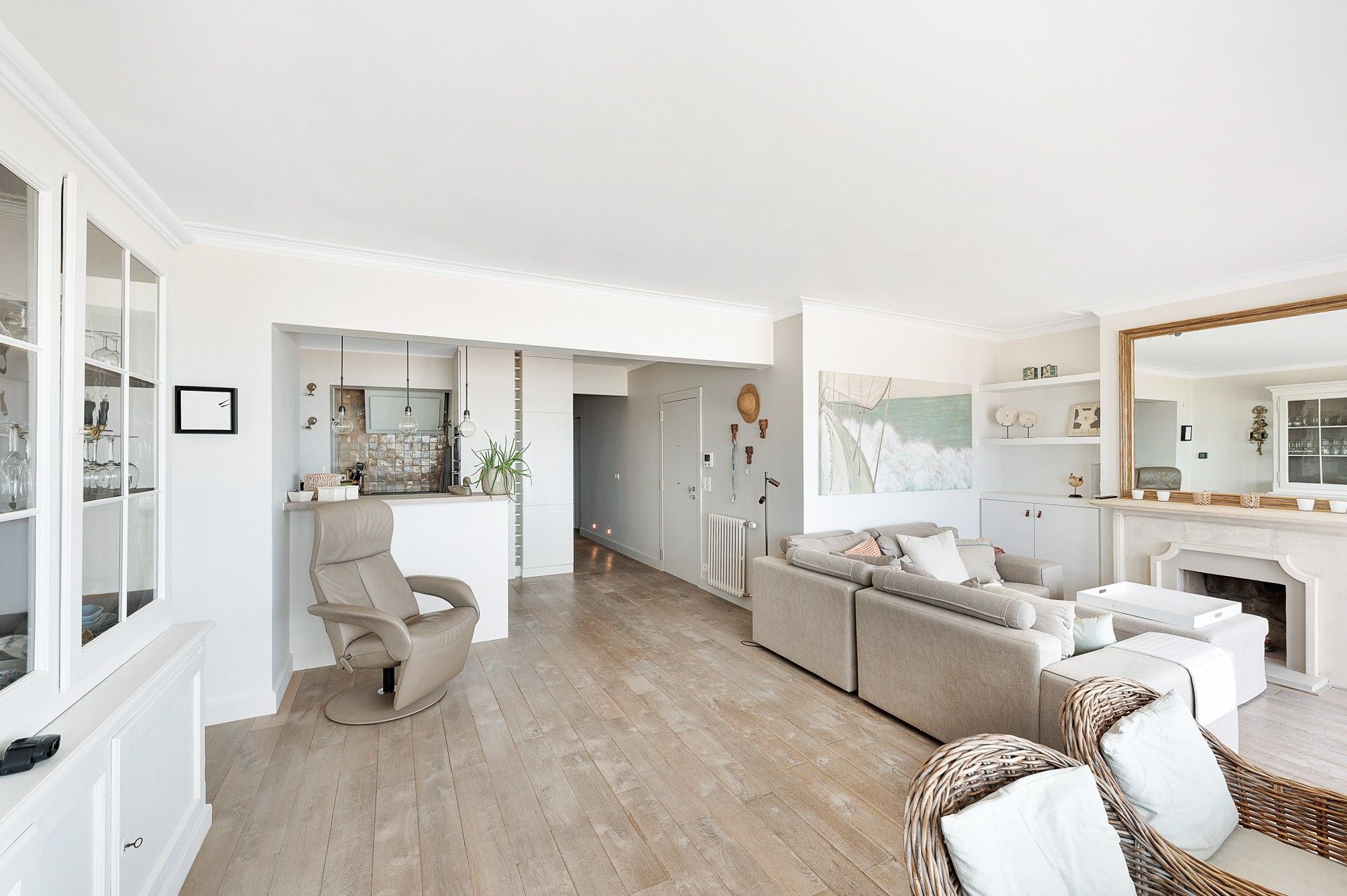 Ruim, lichtrijk appartement met 3 slaapkamers foto 8