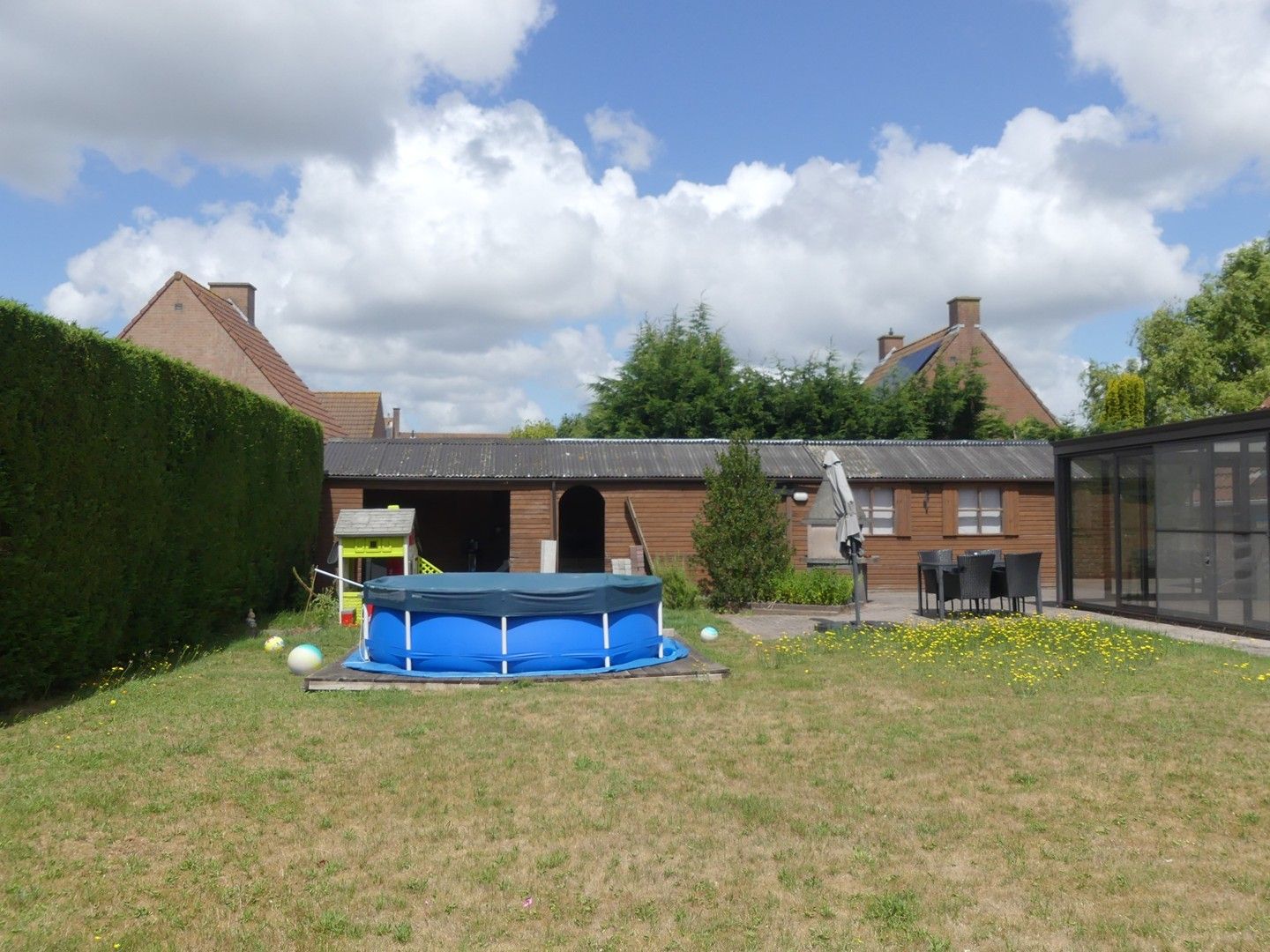 Alleenstaande woning met tuin en 2 garages foto 15