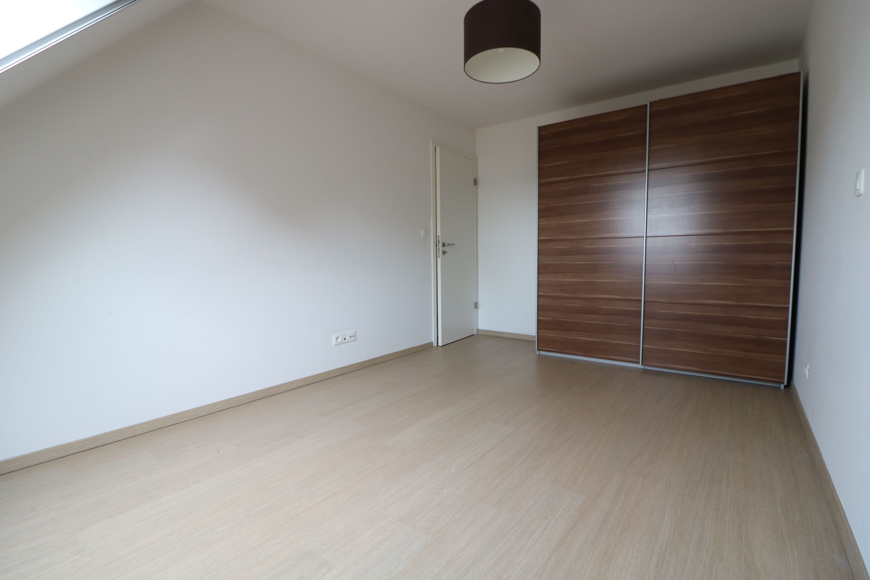 Recente ruime woning met 3 slaapkamers, dubbele garage en tuin foto 13