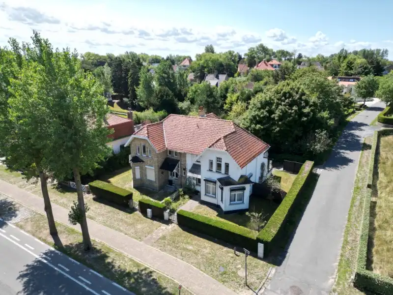 Unieke kans in Oostduinkerke-Bad – twee koppelwoningen met potentieel! foto {{pictureIndex}}