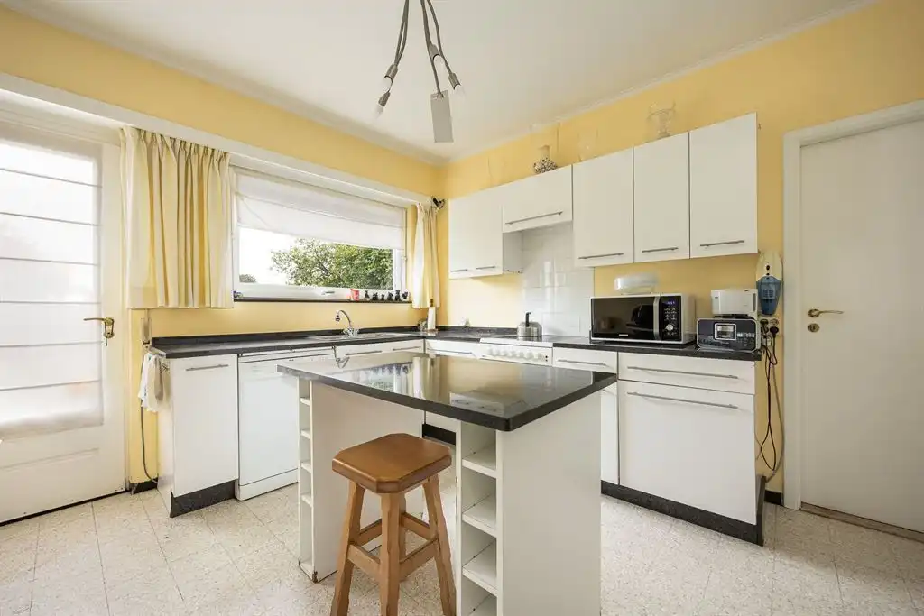 Te vernieuwen gelijkvloerse woning foto 10