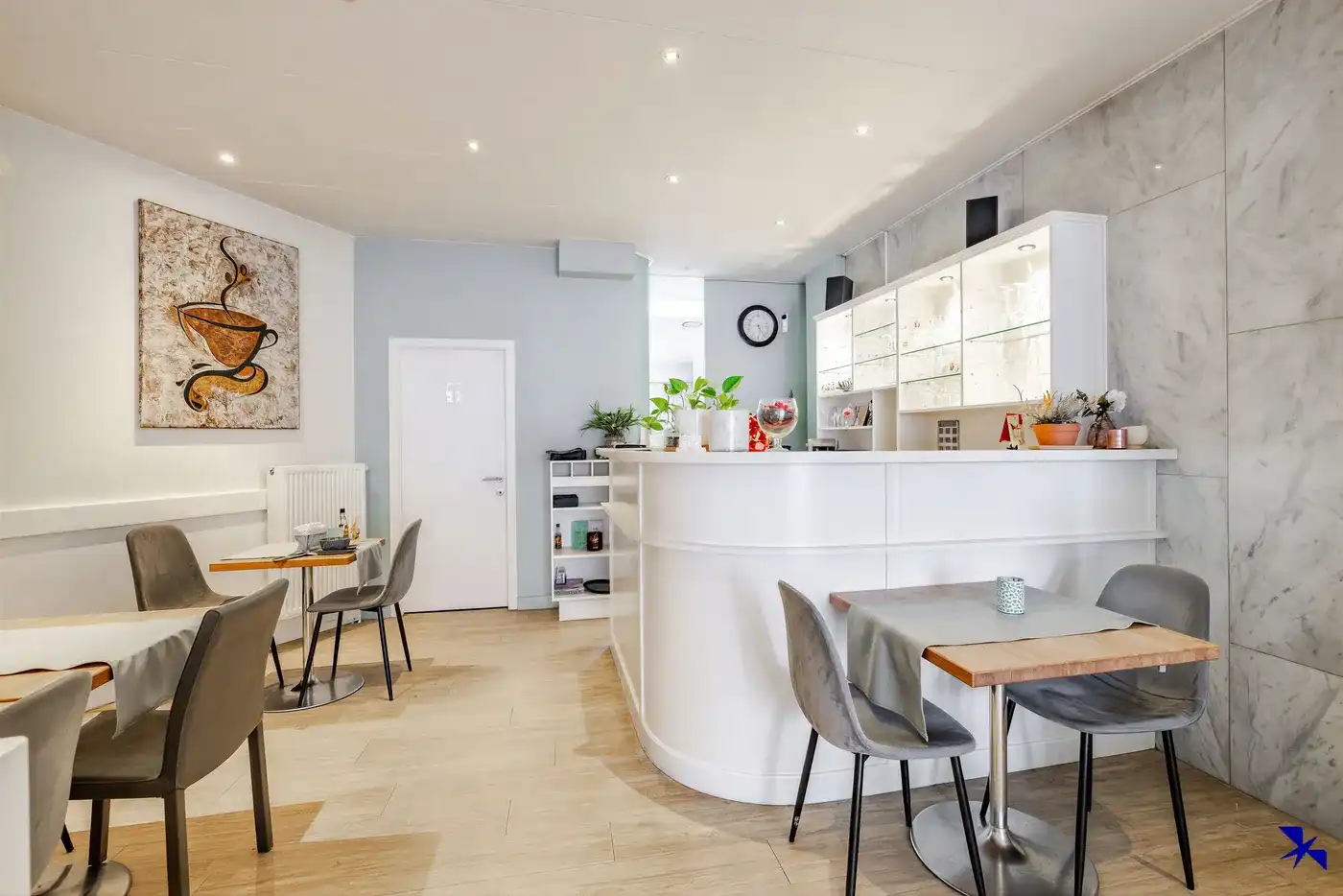 Gebouw voor gemengd gebruik: handelsruimte met 2 appartementen foto 4