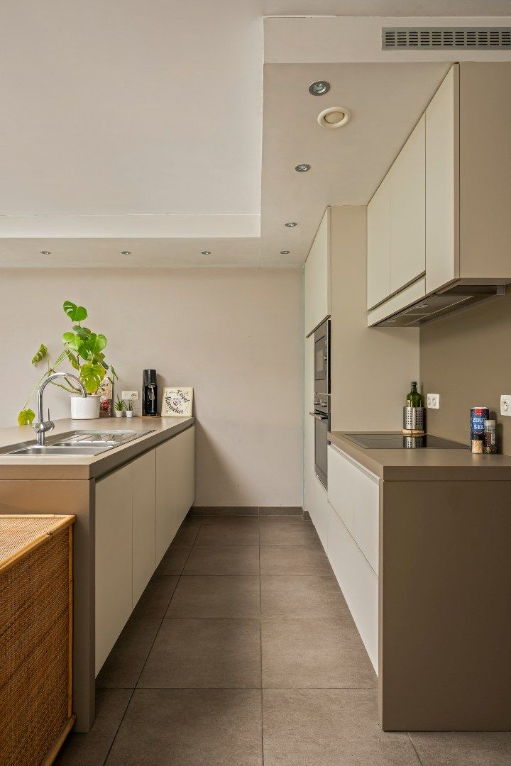Licht op te frissen appartementsgebouw met 3 appartementen en 3 garageboxen op TOP-ligging te St-Amandsberg foto 7