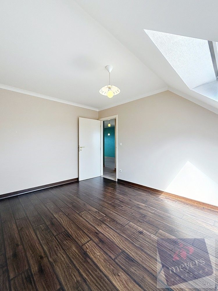 Ruim appartement met garagebox in Bilzen-Schoonbeek foto 16