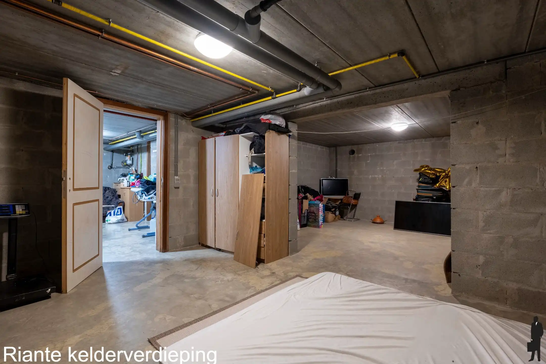 Ruime woning met 6 slpks. en grote kelder nabij Nederland foto 19