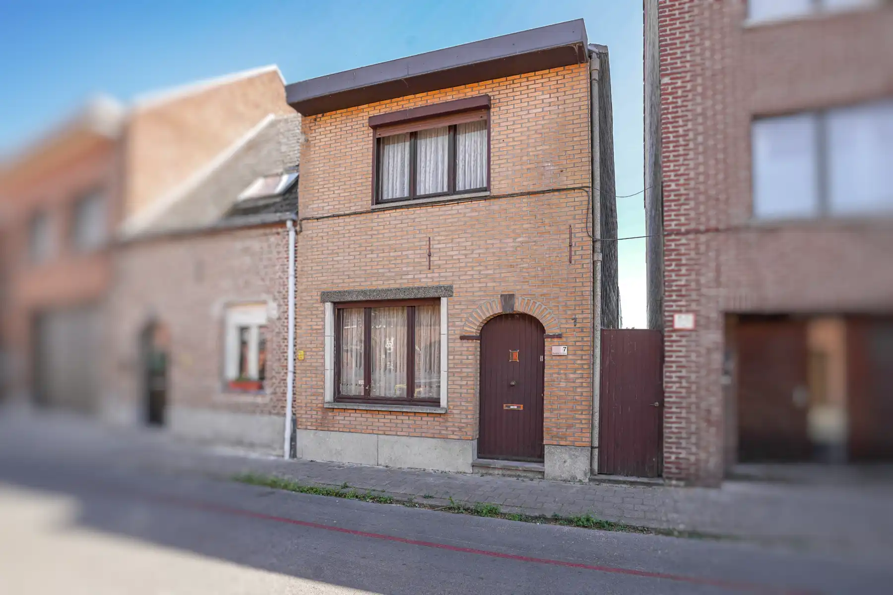 Hoofdfoto van de publicatie: Te renoveren rijwoning met tuin te Kapelle-op-den-Bos