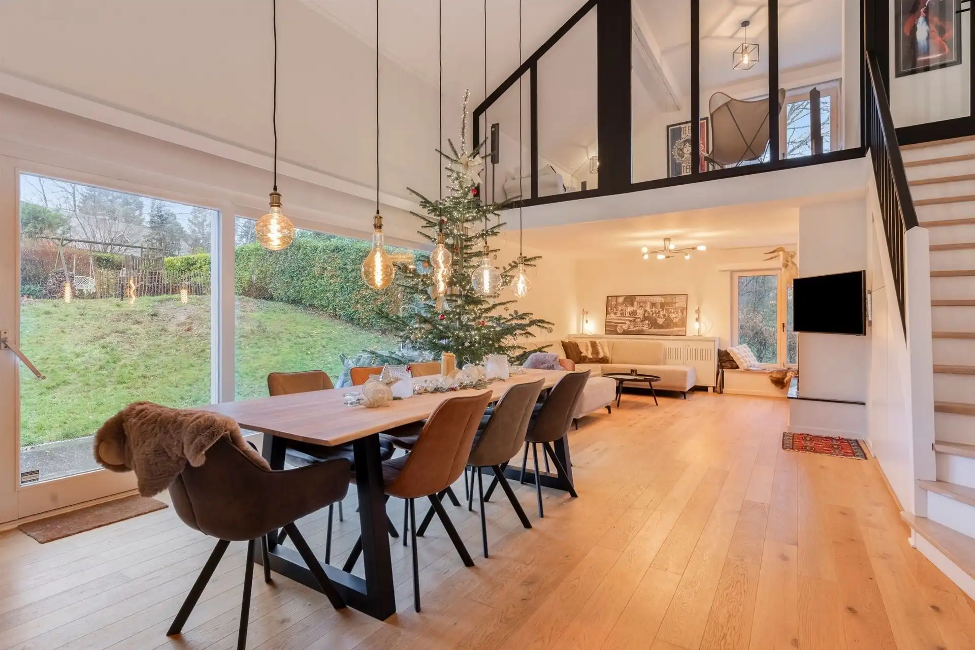 Volledig gerenoveerde hedendaagse villa ±487 m² in de Marnix wijk foto 13