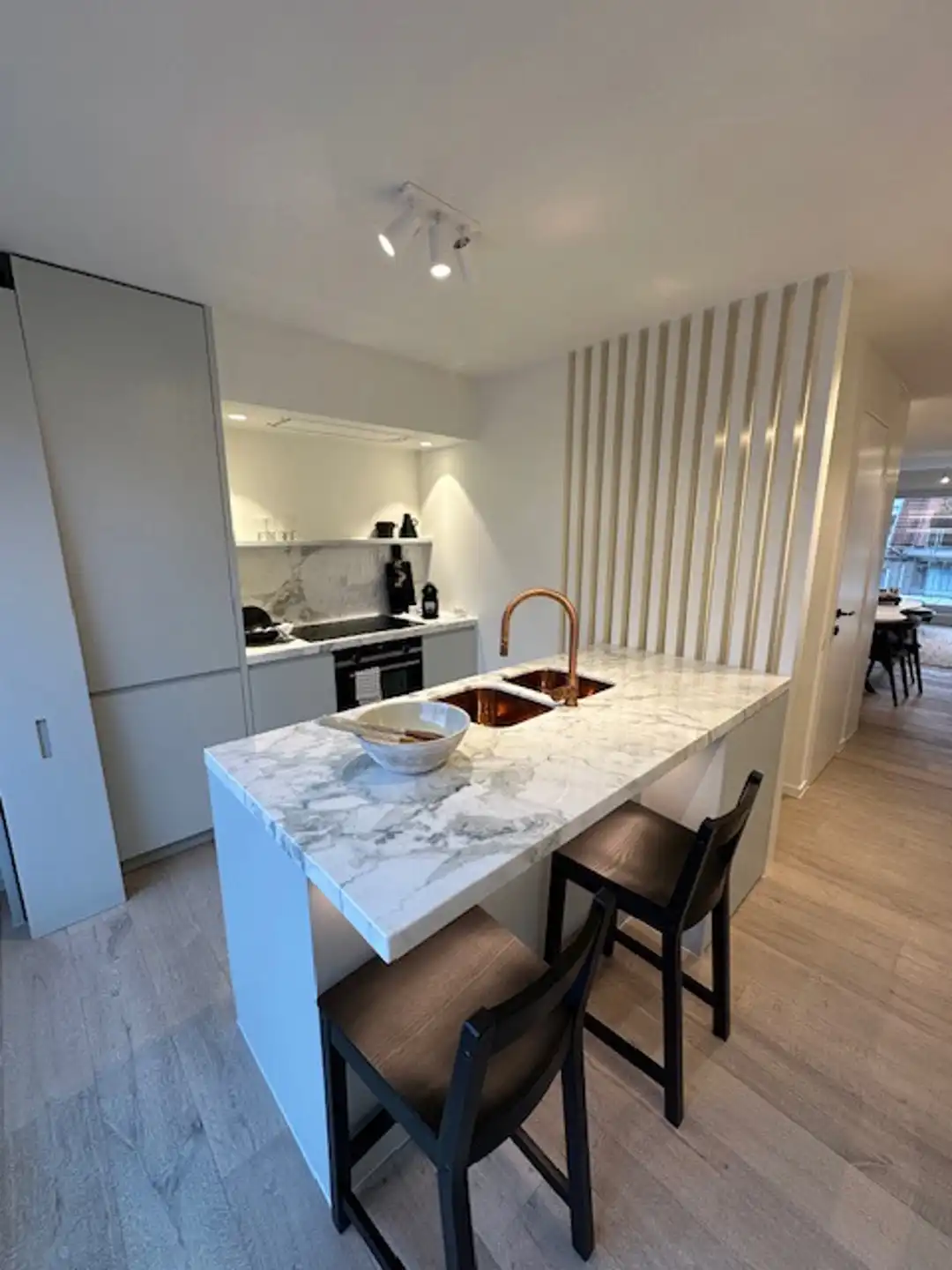 Stijlvol gerenoveerd appartement op een zucht van de zee! foto 5