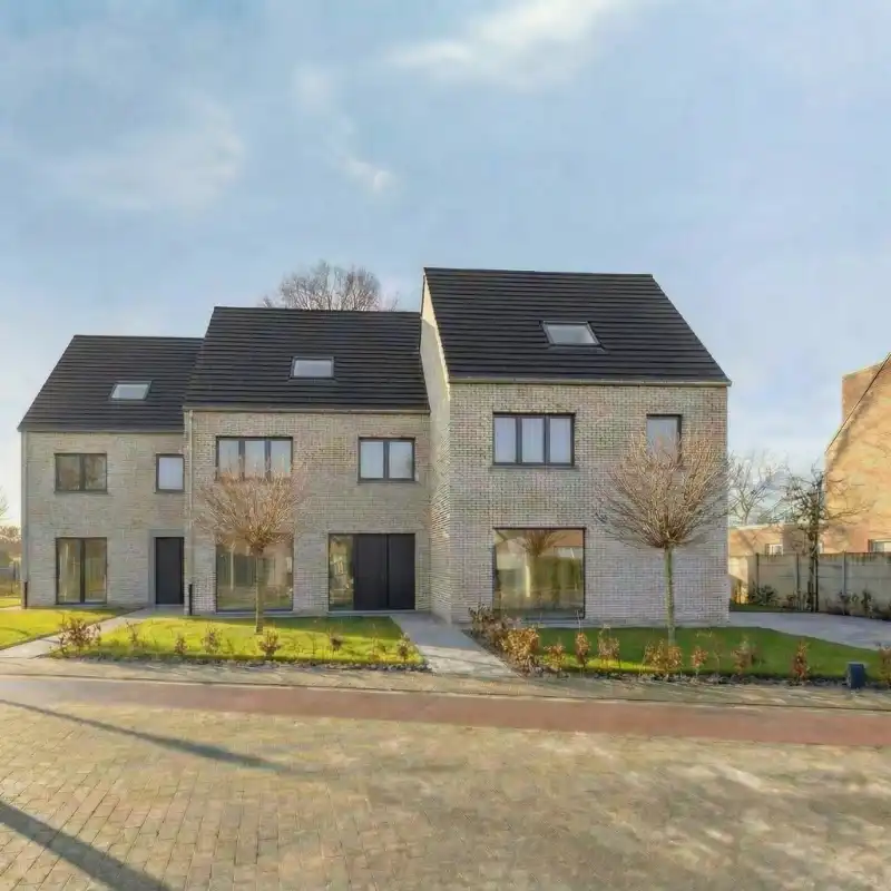 Nieuwbouw woning in het centrum van Lievegem foto {{pictureIndex}}