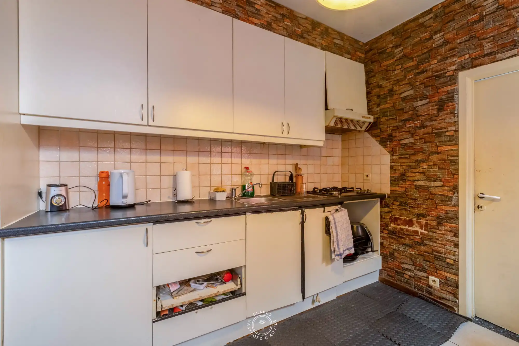 Woning op gunstige ligging nabij winkels en invalswegen foto 6