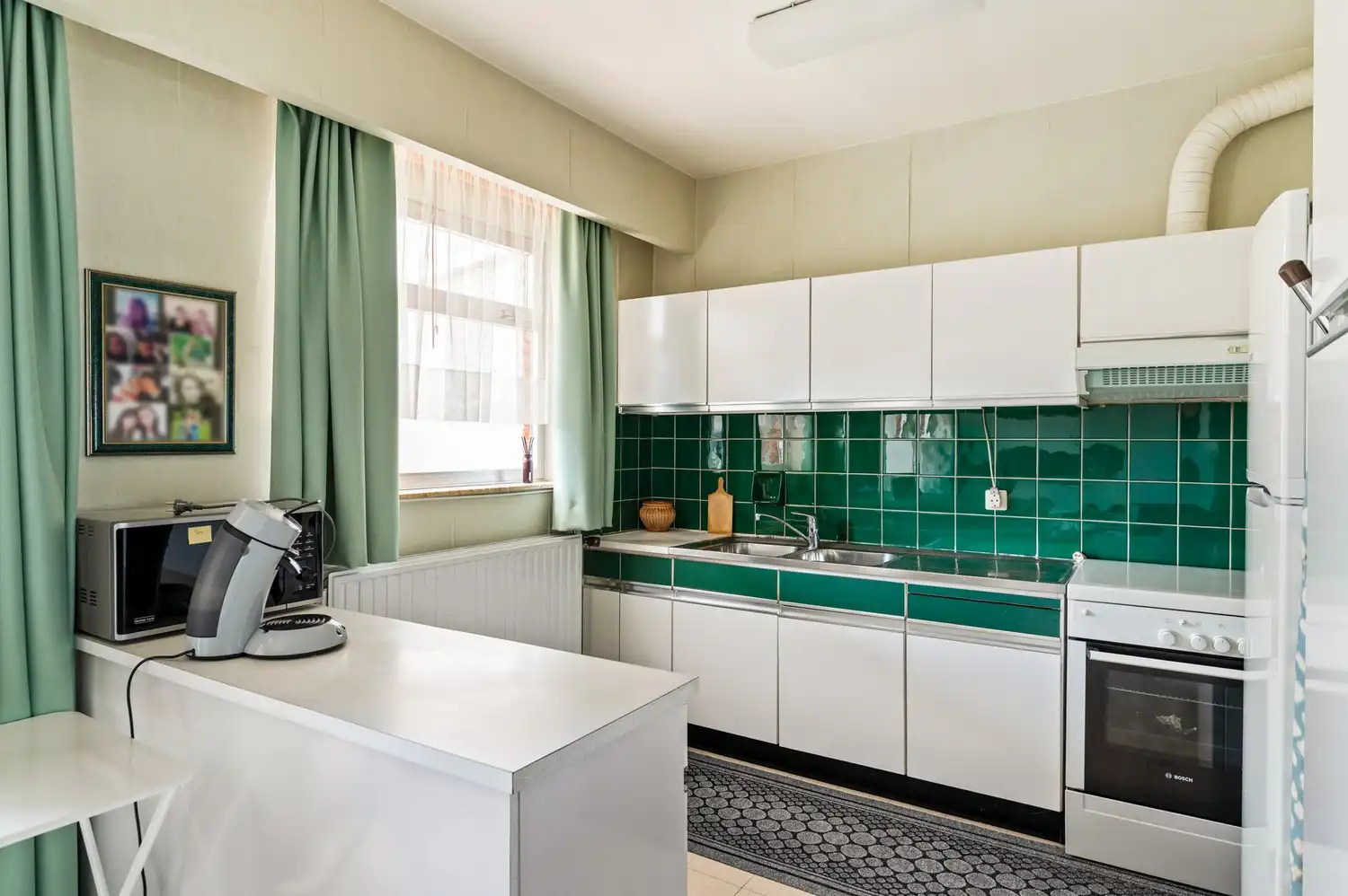 Charmante bel-etage met 4 slaapkamers, tuin en garage met oprit in Deurne! foto 7