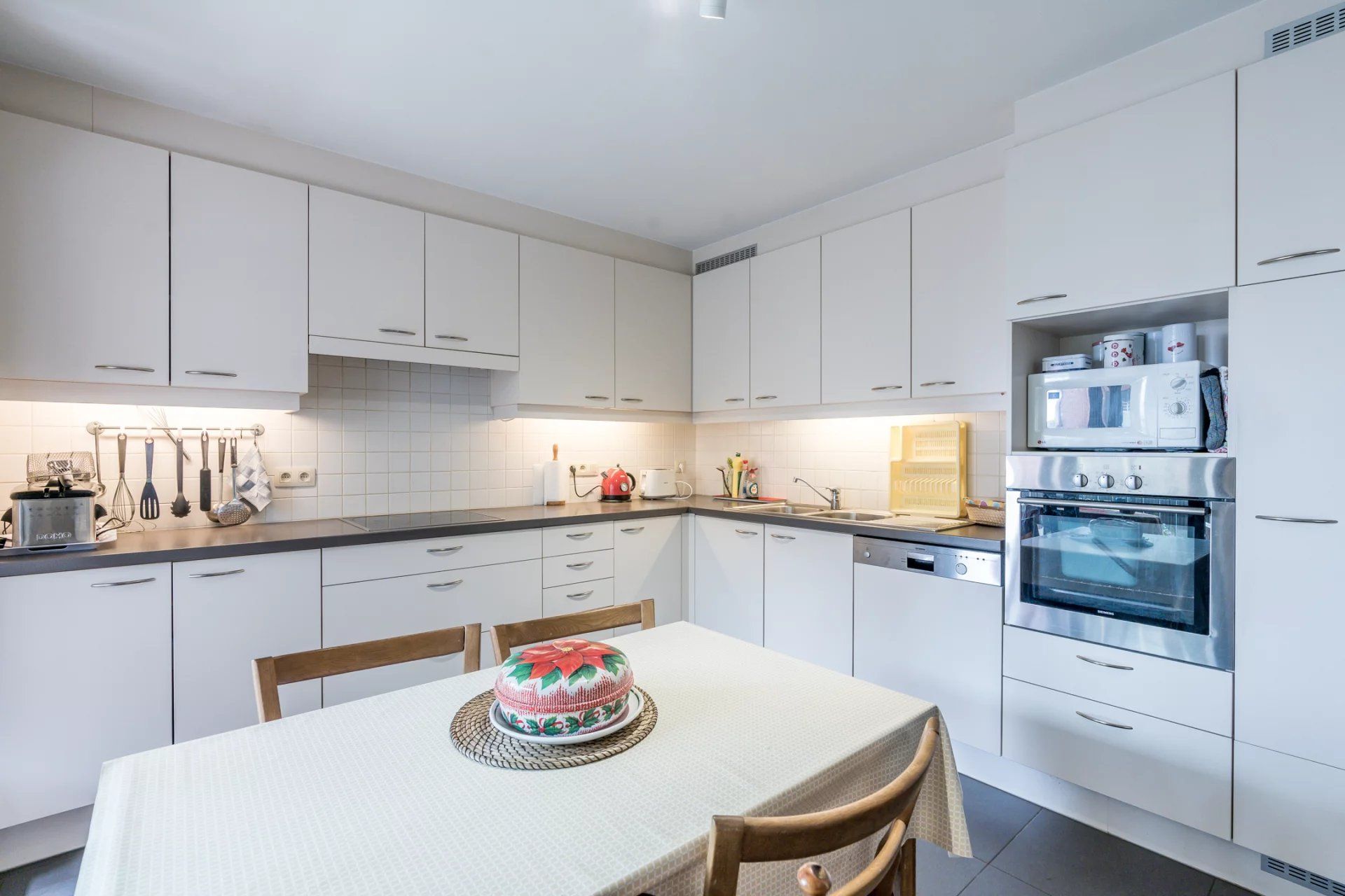 Zeer ruim appartement te Mol-centrum met 2 slaapkamers, 2 terrassen en garagebox. foto 9