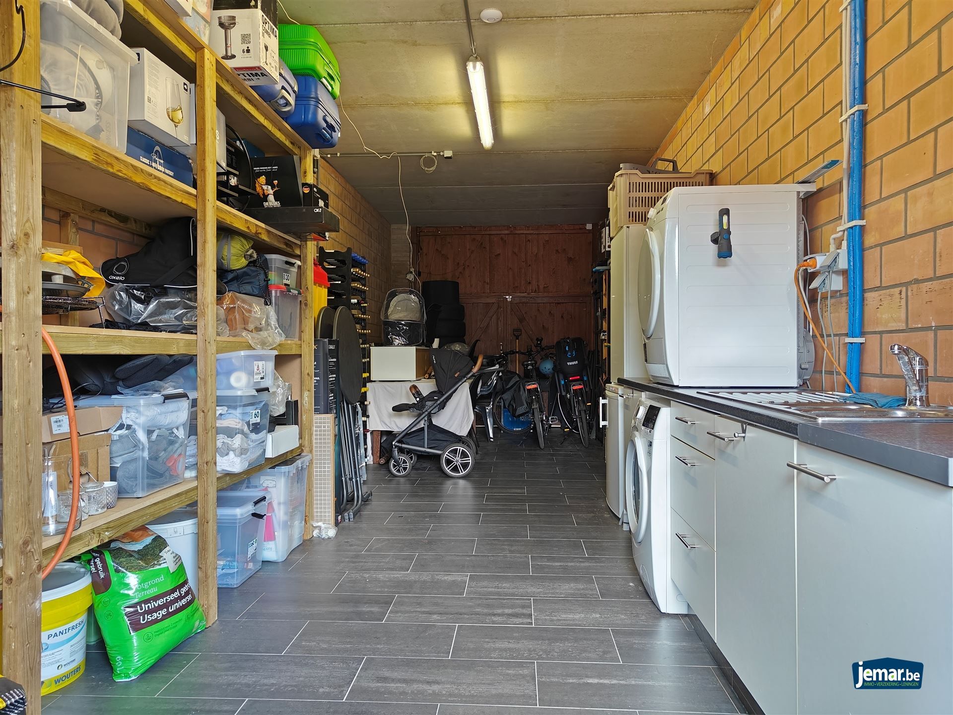Instapklaar triplex appartement met 2 slaapkamers een zeer grote garage en een carport  foto 25