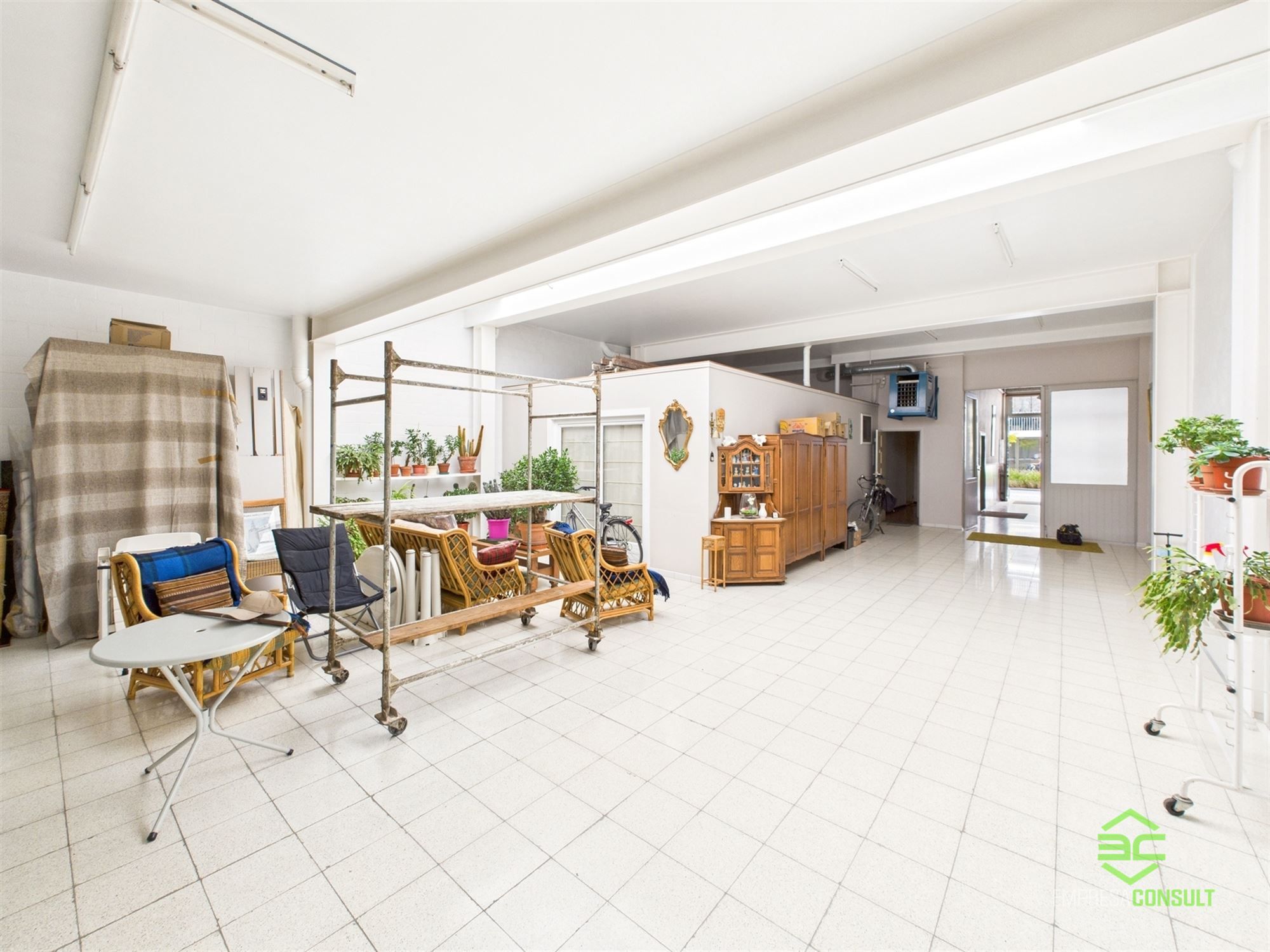 Ruime burgerwoning met groot achtergelegen magazijn! foto 5